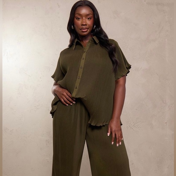 Olive Chiffon Plisse Short Sleeve Shirt - Picture 3 of 5